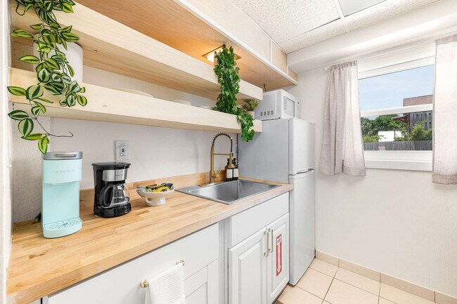 Building Photo - 108 Zamora St