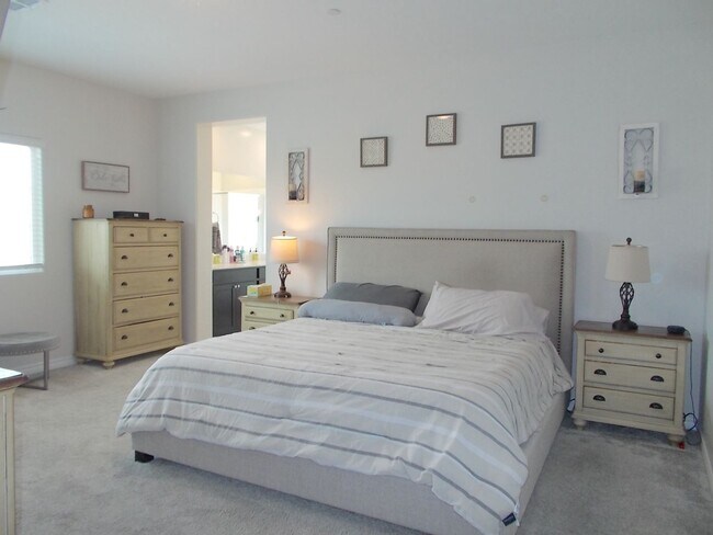 Building Photo - Beautiful 4 Bedroom Home