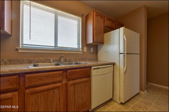Building Photo - 3404 Blue Earth Ln