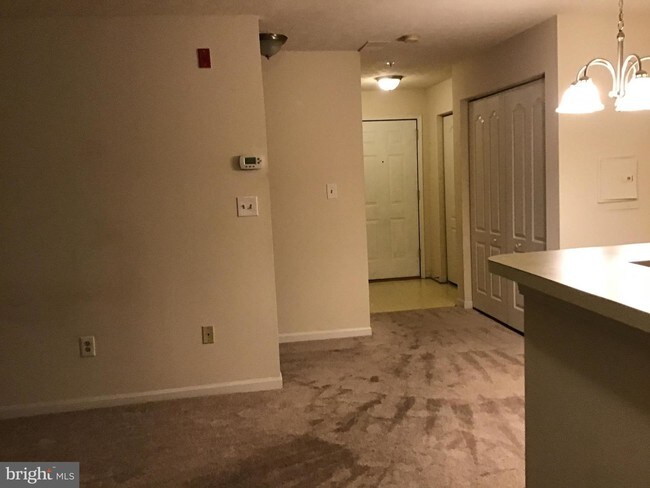 Building Photo - 8961 Town Center Cir