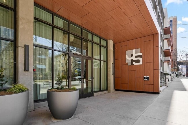 Building Photo - 775 Juniper St NE