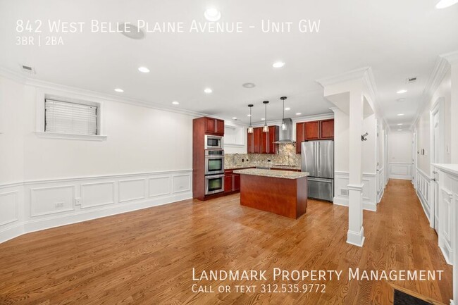 Building Photo - 842 W Belle Plaine Ave