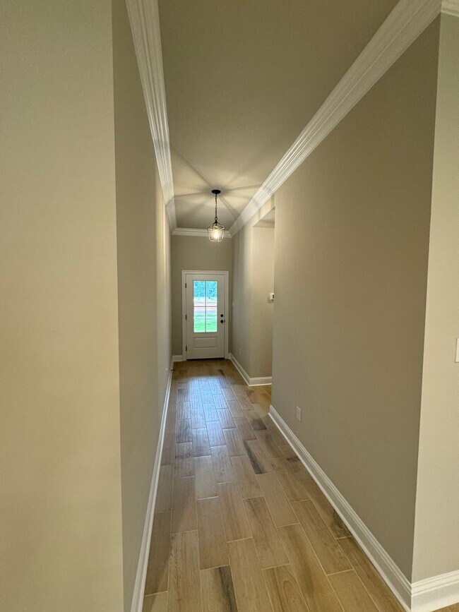 Building Photo - Like New Construction in Haughton...