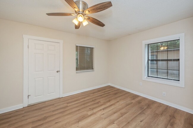 Building Photo - Cozy duplex in the heart of Niceville!