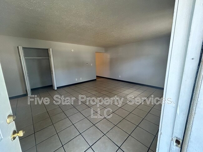 Interior Photo - Lake Shore Apartments