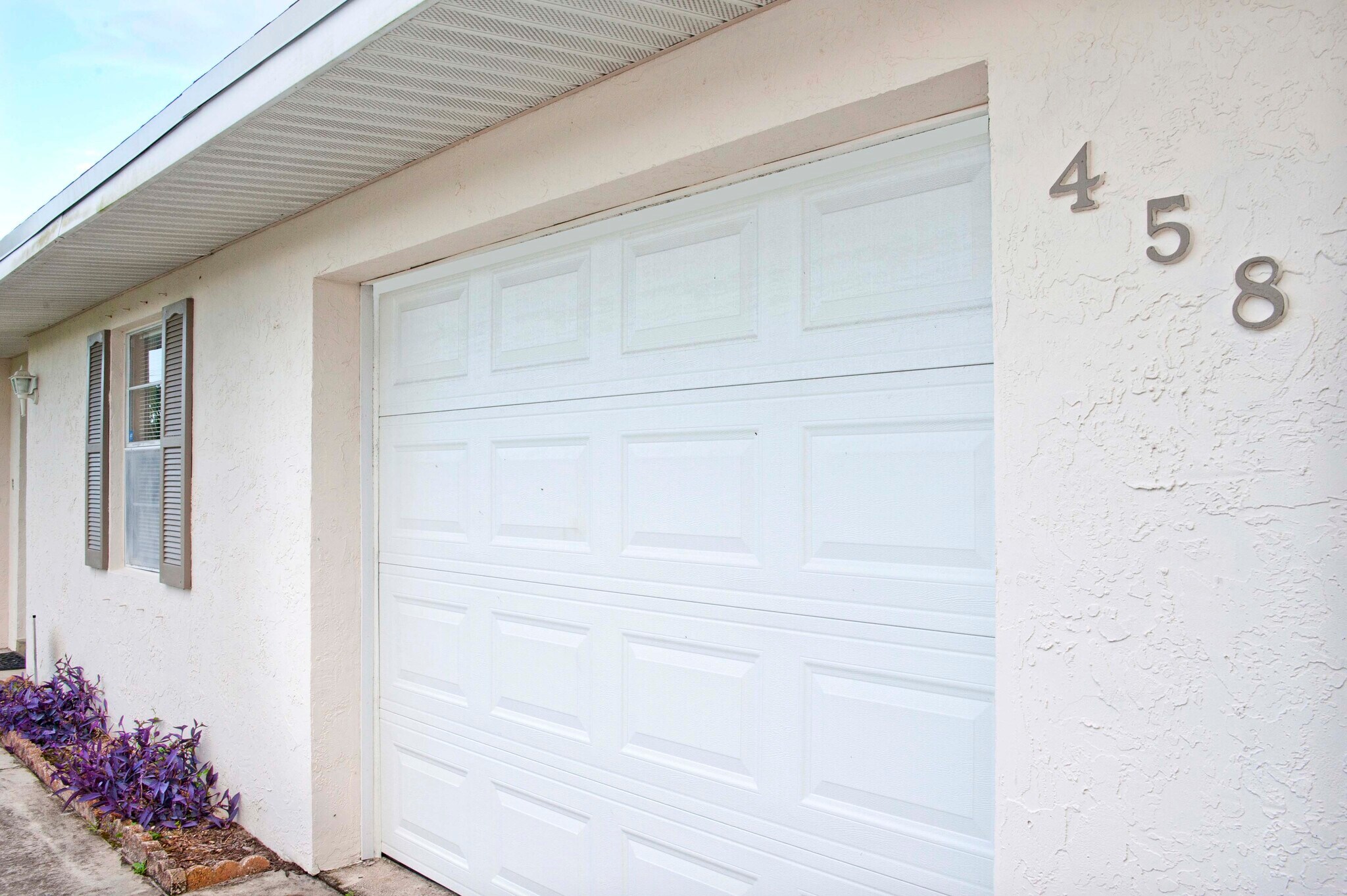 1 Car Garage - 458 SE Doat St