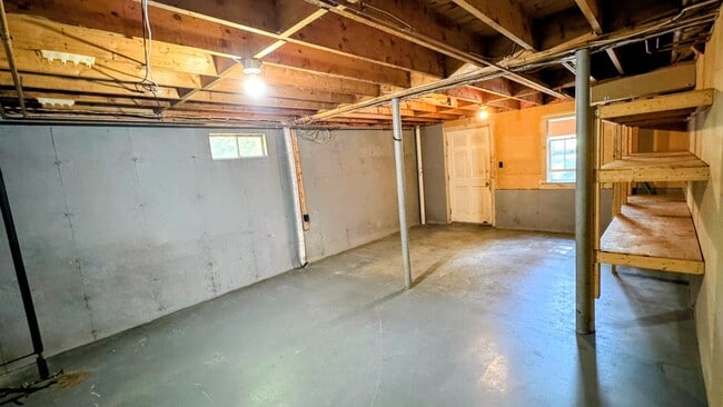 Building Photo - 38 Diamond Dr
