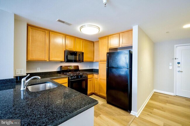 Building Photo - 355 I St SW