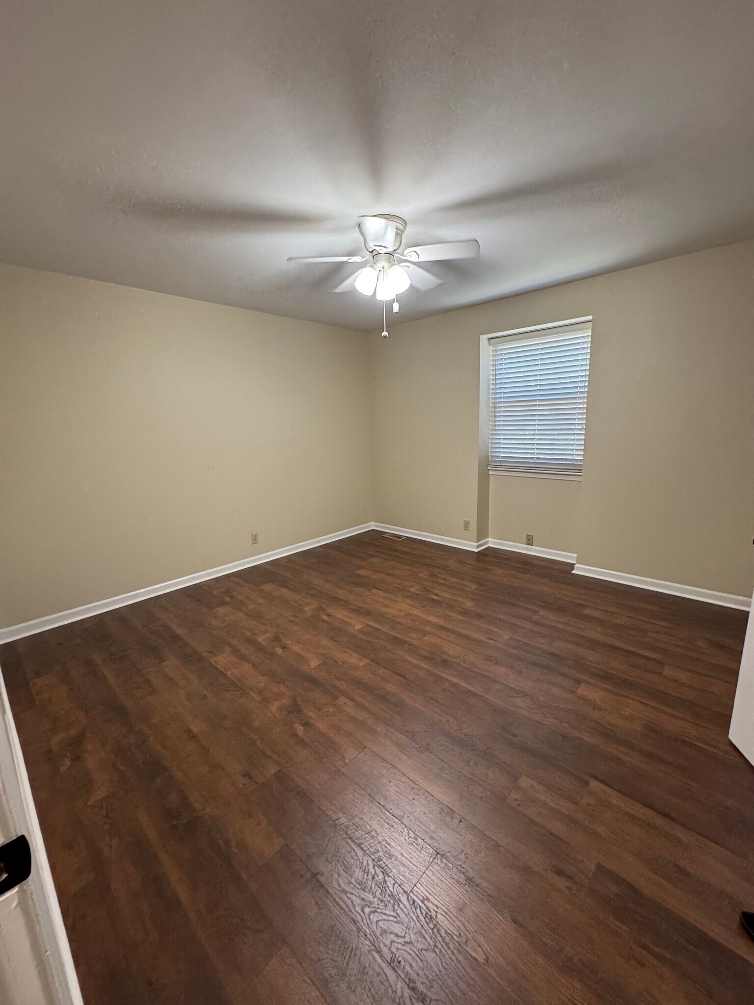 Building Photo - 1010 Country Club Rd