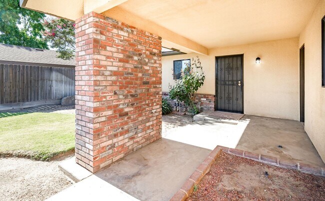 Building Photo - Clovis Home for Rent