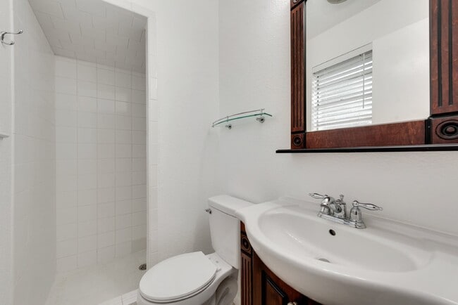 Building Photo - Completely renovated charming 3-Bed, 2-Bat...