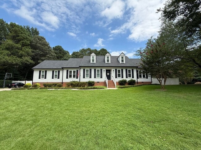 Building Photo - Stunning *4BD, 3BA North Raleigh Home on a...