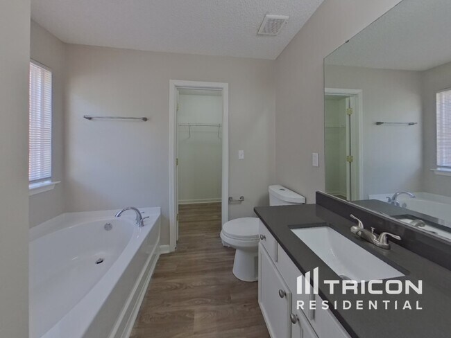 Building Photo - 4112 Everest Dr