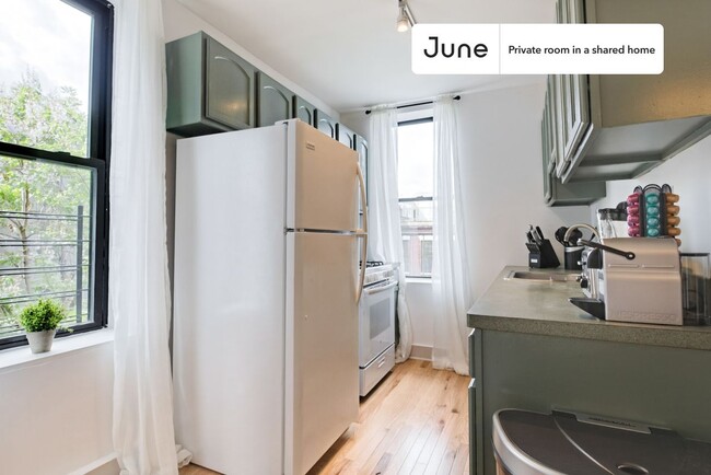 Building Photo - Private bedroom in 4 bed/1 bath Home