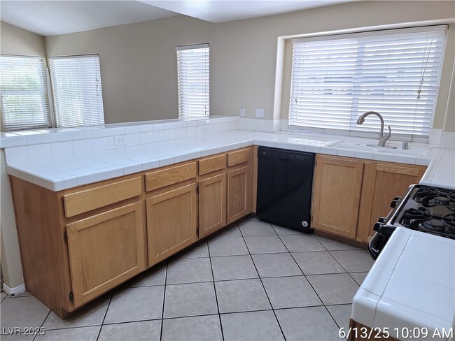 Building Photo - 194 Kachina Dr