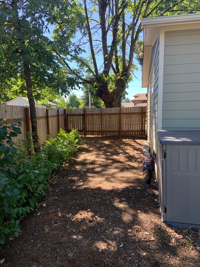Building Photo - Available Now: 3 bedroom ~ 1 bath one level House on Corner Lot