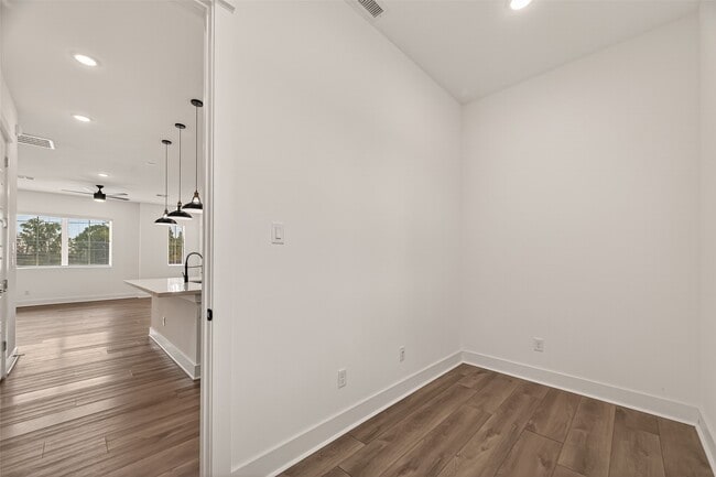 Building Photo - 1406 Mansfield St