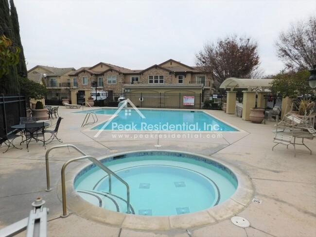 Building Photo - Very Nice North Natomas 2bd/2ba Condo with...