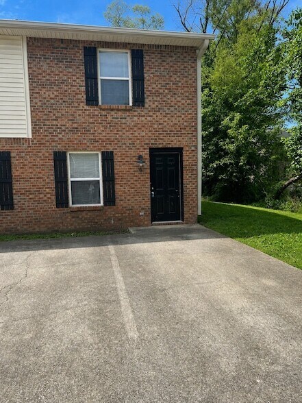 Building Photo - 112 Coyote Ct