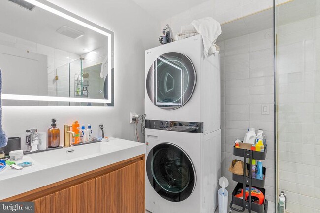 Building Photo - 2117 Clymer St