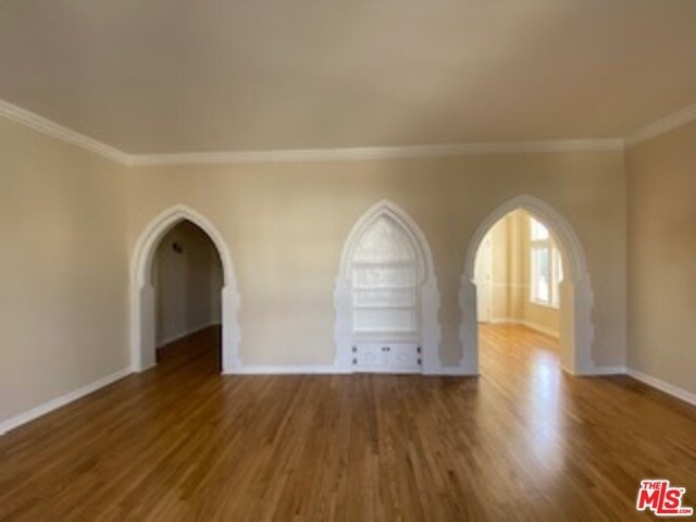 Building Photo - 1750 N Serrano Ave