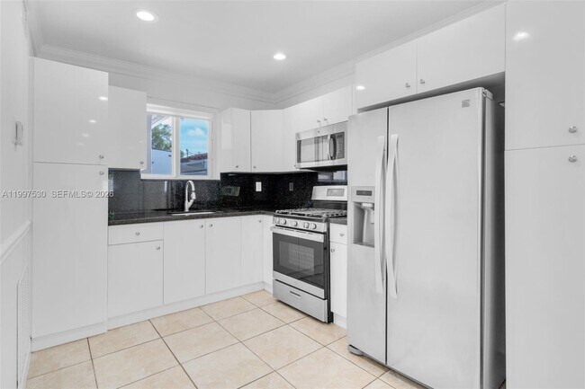 Building Photo - 201 SW 51st Ct