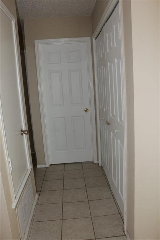 Building Photo - 4003 Stonebridge Dr