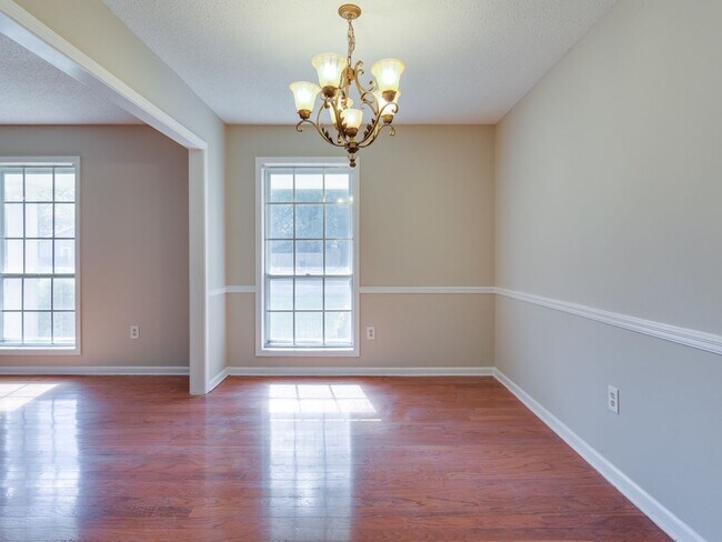 Building Photo - Perfectly renovated 3BR/2B available for rent!