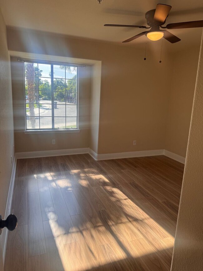 Building Photo - Charming 3 Bed/ 2 Bath Home. AVAILABLE NOW!!!!