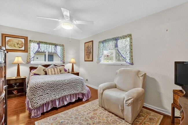 Building Photo - 328 NW 42nd St