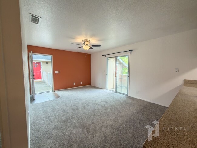 Building Photo - 3 Bedroom Condo, Gated Community in Chico