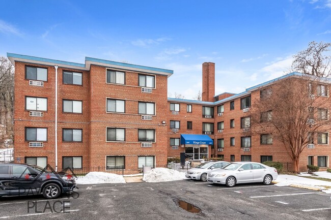 Building Photo - Spacious condo with Water included and Parking!!!