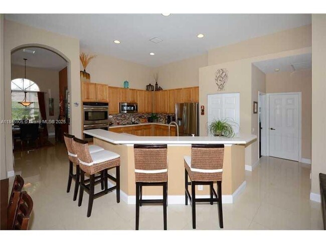 Building Photo - 896 Marina Dr