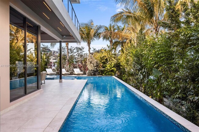 Building Photo - 723 NE 77th St