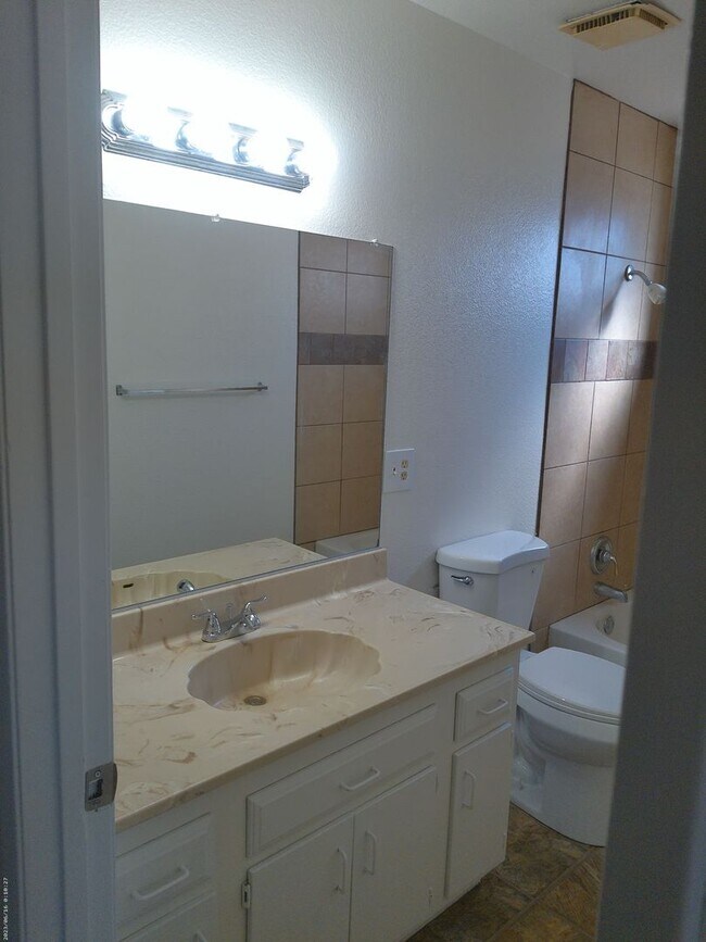 Building Photo - Spacious 3 Bedroom, 3 Bathroom Home with Bonus Room & 2-Car Garage – $1,900/month