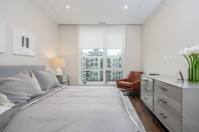 Building Photo - 372 9th St