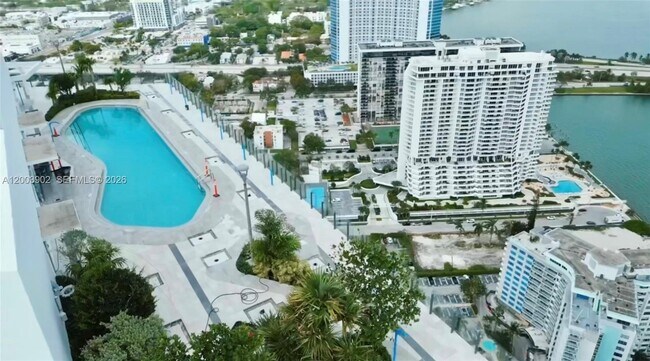 Building Photo - 501 NE 31st St