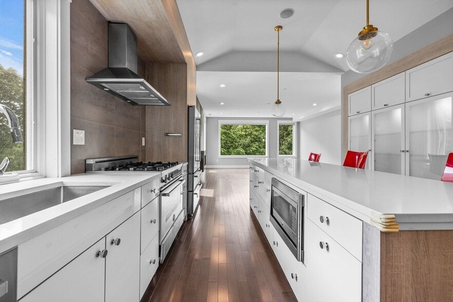 Building Photo - 235 Rawson Rd