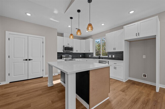 Building Photo - 28407 Champion Oaks Dr