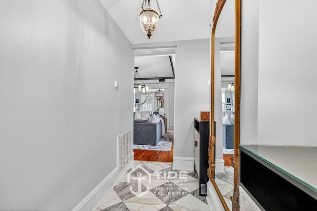 Building Photo - Live in the Heart of Harleston Village!