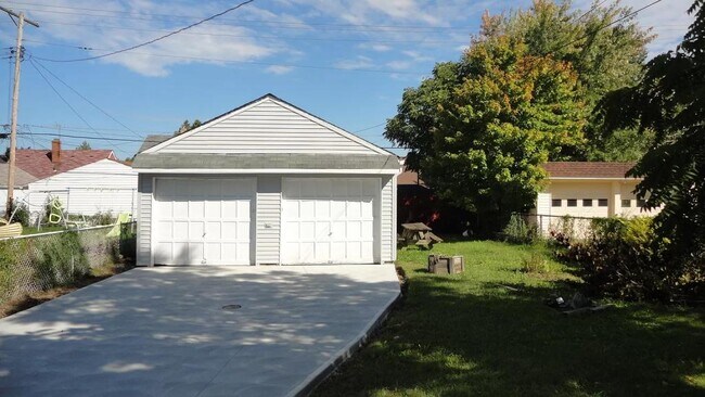 Building Photo - 3330 Fortune Ave