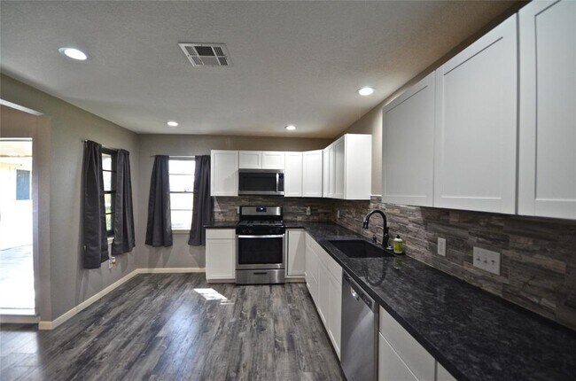 Building Photo - 3543 Tamarisk Ln