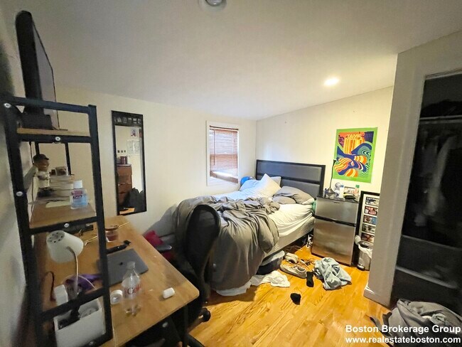 Building Photo - 7 Iroquois St