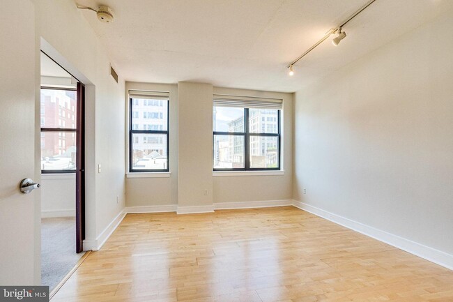 Building Photo - 809 6th St NW