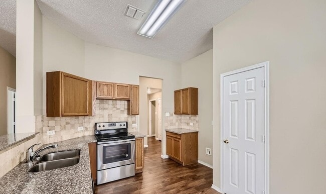 Building Photo - 2210 Sumac Dr