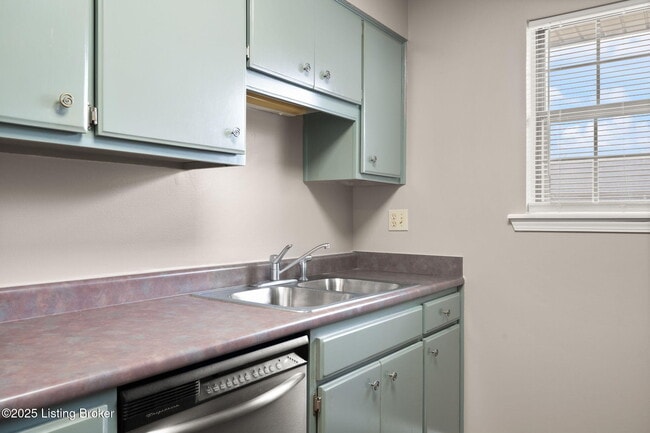 Building Photo - 708 Victoria Ct