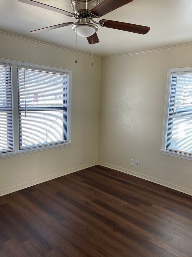 Building Photo - Newly Updated Midtown Beauty!