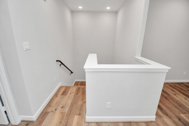 Building Photo - 2349 Hoskins Dr