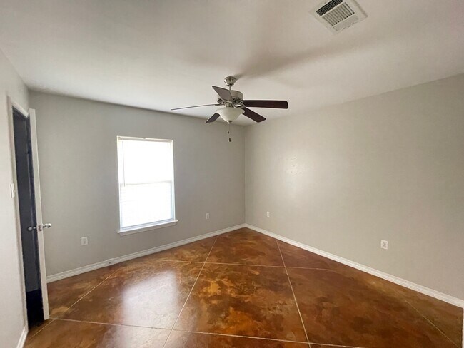 Building Photo - 13302 Moss Point Dr