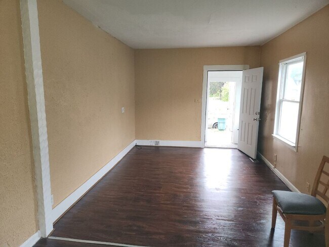 Building Photo - 227 Dewey Ave